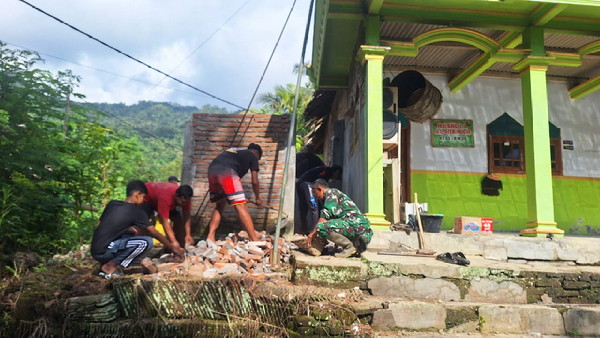 Read more about the article Sediakan Sarana Sanitasi, Satgas Bangun MCK di Lingkungan Musala