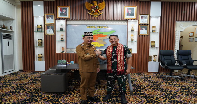 Read more about the article Danrem 043/Gatam Silaturahmi ke Kantor Walikota Metro