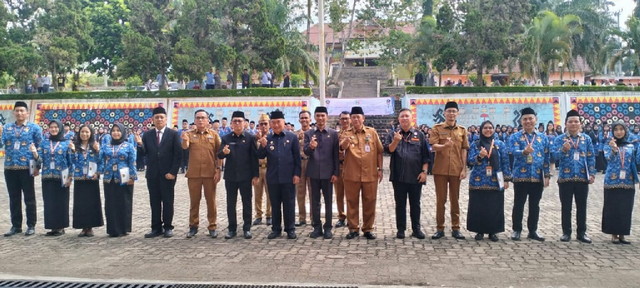You are currently viewing Sebanyak ‎136 ASN Tanggamus Resmi Diambil Sumpah
