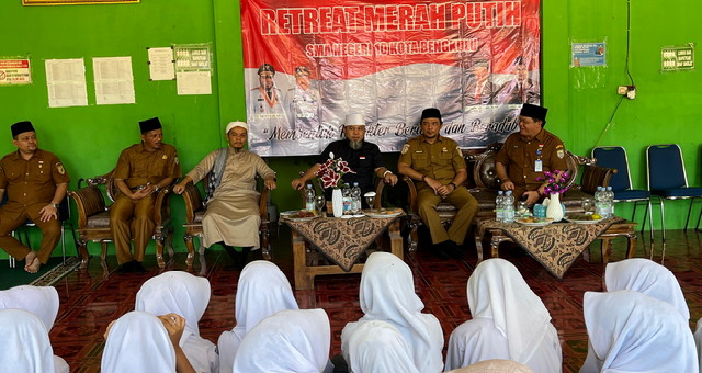 Read more about the article Gubernur Helmi Hasan Dorong Pendidikan Berkarakter