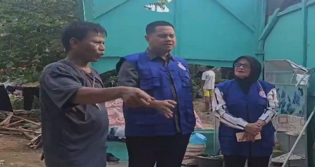 Read more about the article DPD PAN Kota Bandar Lampung Kunjungi Warga Korban Angin Puting