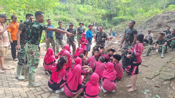 Read more about the article Mengenal TNI ala MI Himatul Ulum Desa Sukorejo