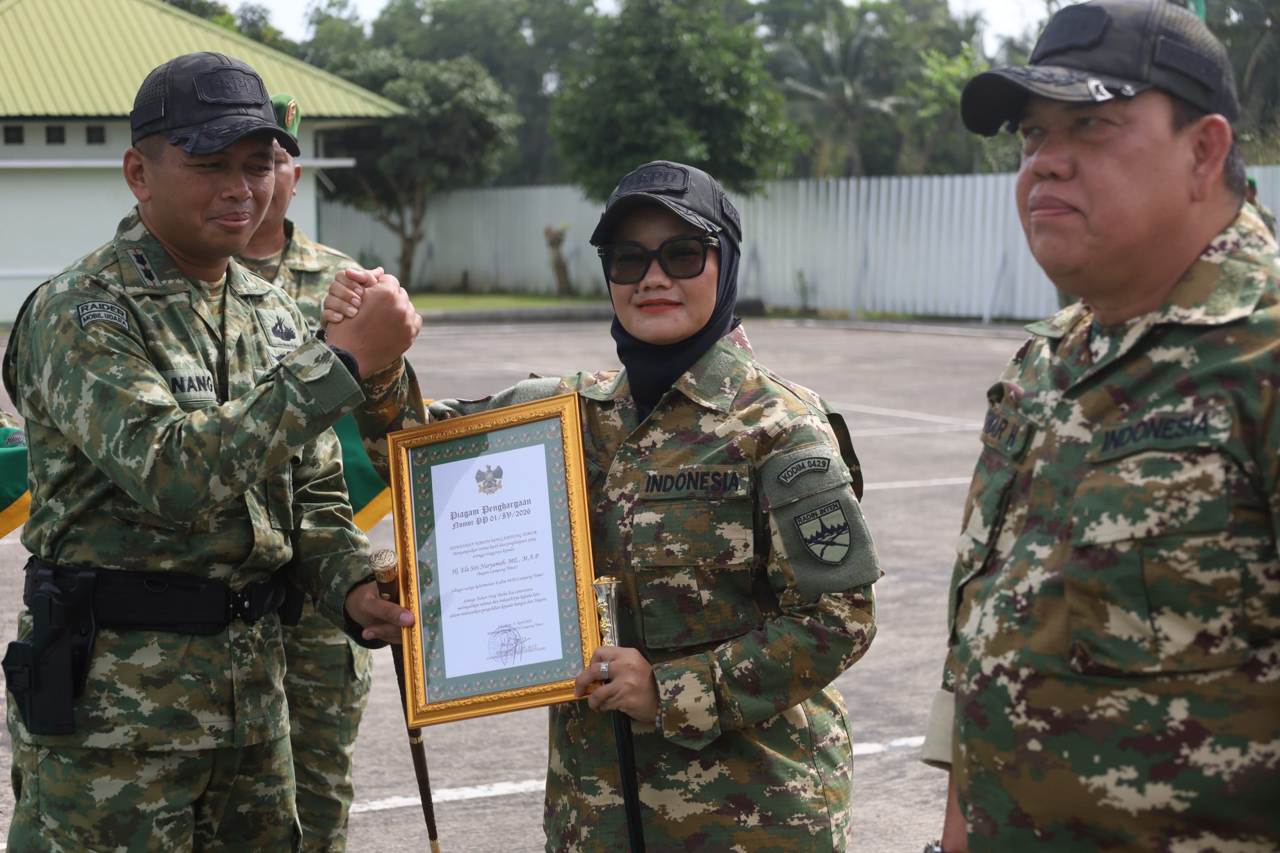 Read more about the article Bupati Ela Siti Nuryamah Resmi Jadi Warga Kehormatan Kodim 0429/Lampung Timur