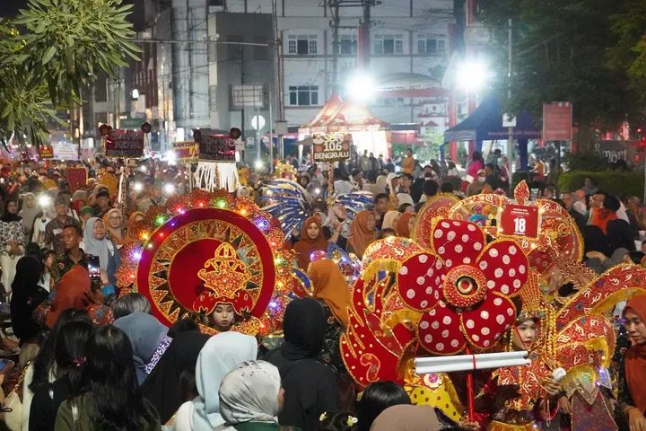 Read more about the article ‎Karnaval Batik Besurek Internasional Bengkulu 2026 Sukses