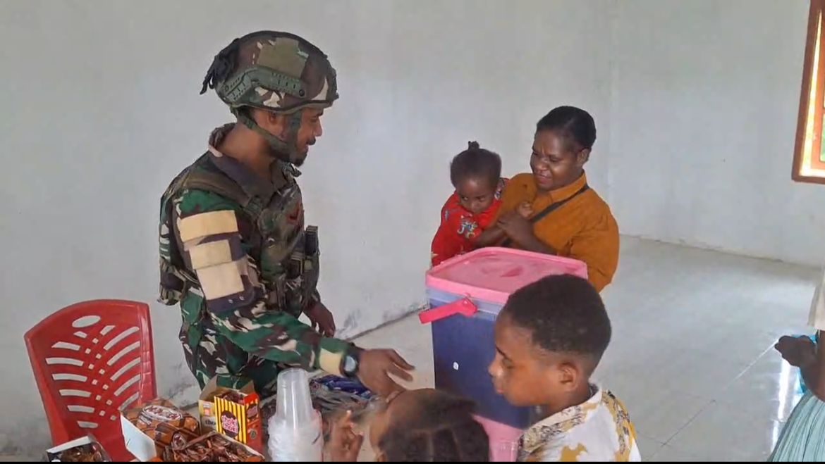 Read more about the article Satgas Pamtas RI PNG Kewilayahan Yonif 763/SBA Pos Aisyo Berbagi Kebahagiaan