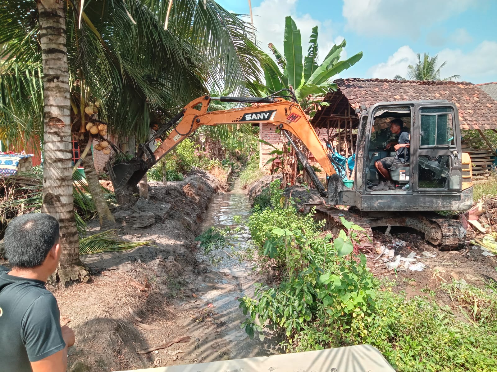 Read more about the article Edi Anwar Kembali Turun Tangan, Normalisasi Anak Sungai 400 Meter di RK 2 Murni Jaya