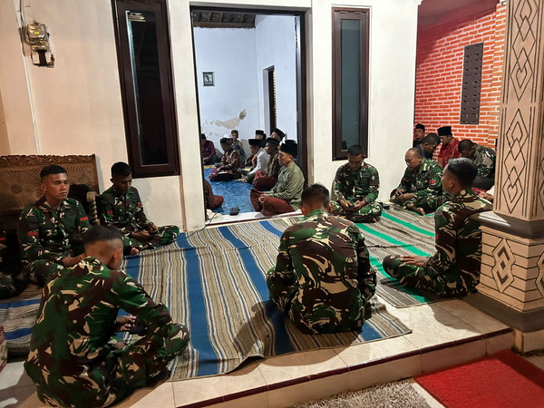 Read more about the article Yasinan, Wadah Meningkatkan Ukhuwah Islamiah antara TNI dan Warga