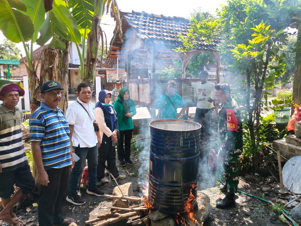 Read more about the article Dari Pekarangan Sederhana, Inovasi Bubur California Tumbuhkan Harapan Petani Buduran