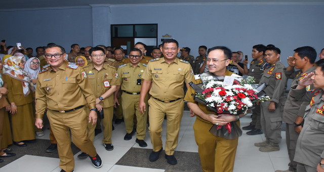 Read more about the article Dilepas Menuju Pemprov Lampung, Mirza Irawan Resmi Jabat Kepala BKAD Provinsi