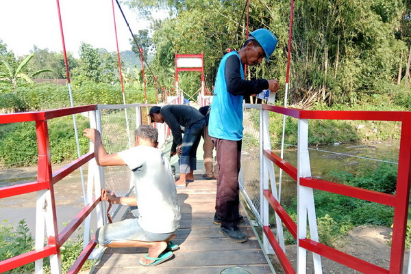 Read more about the article TNI dan Rakyat Gotong Royong Sukseskan Pembangunan  Jembatan Perintis Garuda Tahap III di Ponorogo