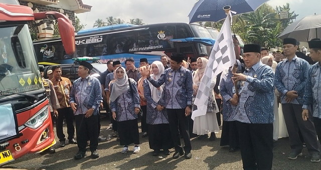 Read more about the article 249 Jamaah Calon Haji Tanggamus Dilepas Menuju Tanah Suci