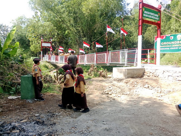 Read more about the article Jembatan Perintis Garuda Selesai Dibangun, Warga : Terimakasih Pak Prabowo Subianto