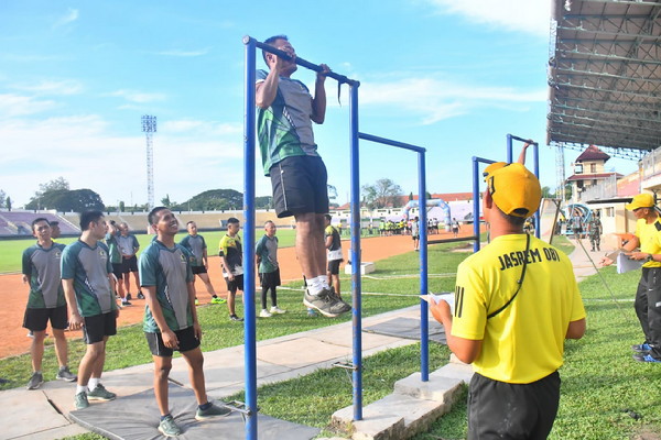 Read more about the article Keringat Prajurit dan ASN di Stadion Wilis, Wujud Komitmen Jaga Kebugaran dan Kesiapan Tugas