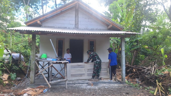 Read more about the article Satgas TMMD Berusaha Tuntaskan Rumah Sarto