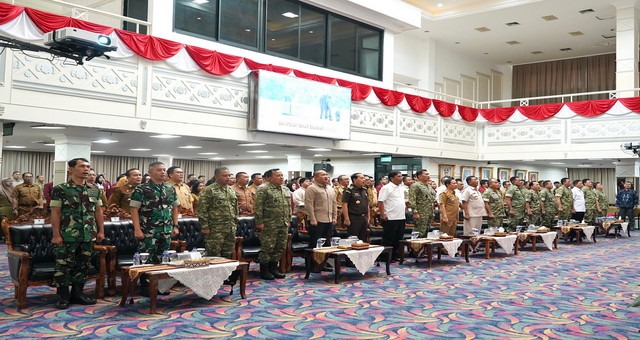 Read more about the article Kasrem 043/Gatam Hadiri Pembukaan KKDN Fakultas Strategi Pertahanan UNHAN RI