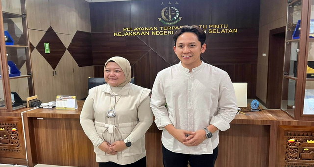 Read more about the article Bupati Egi Luluhkan PTPN, Redam Jerat Hukum Mbah Mujiran Lewat Jalur Damai