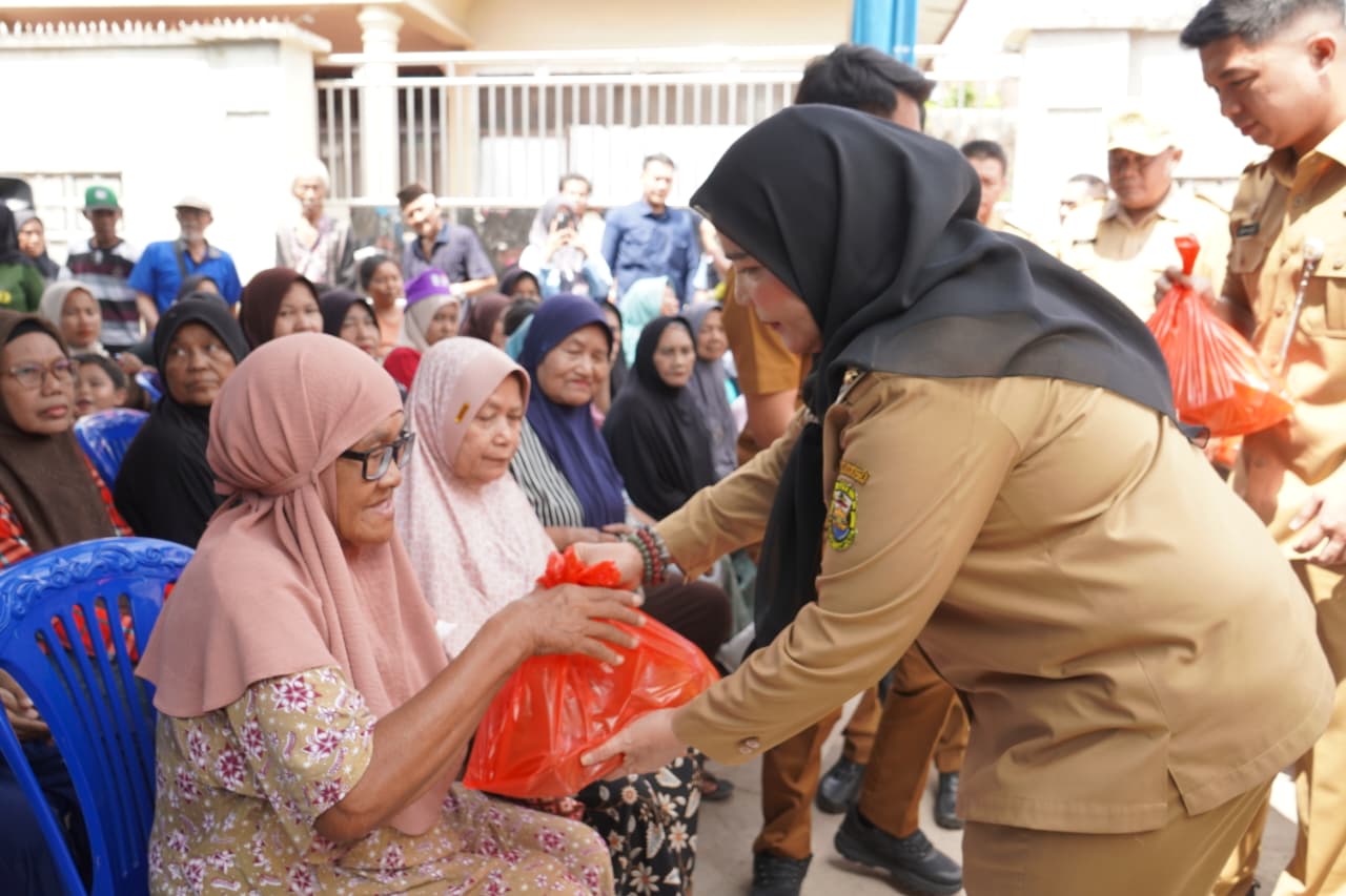 Read more about the article Wali Kota Bandar Lampung Salurkan Bantuan Beras