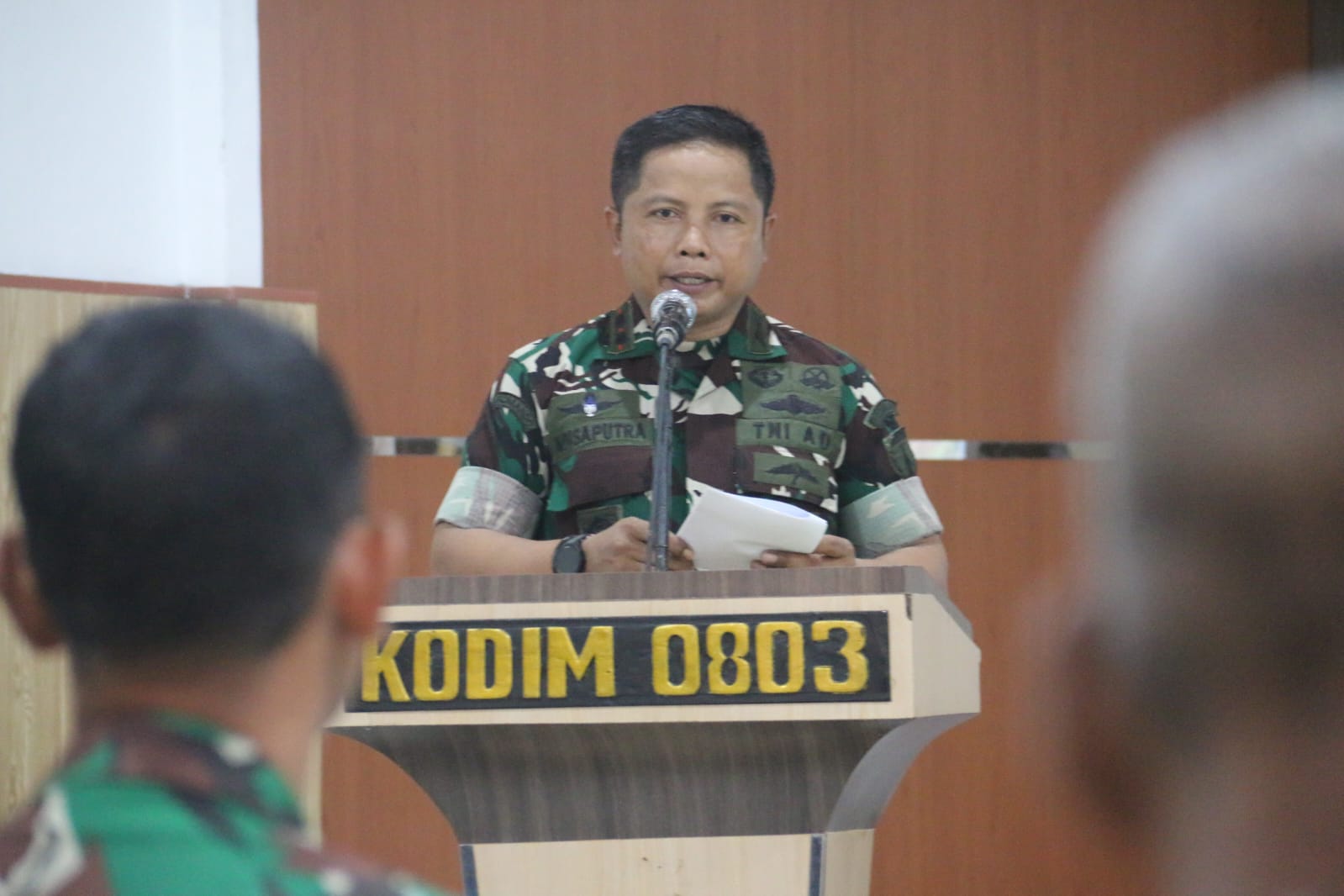 Read more about the article Dari Aula Makodim, Dandim Madiun Ajak Prajurit Peduli Lingkungan dan Siaga Bencana