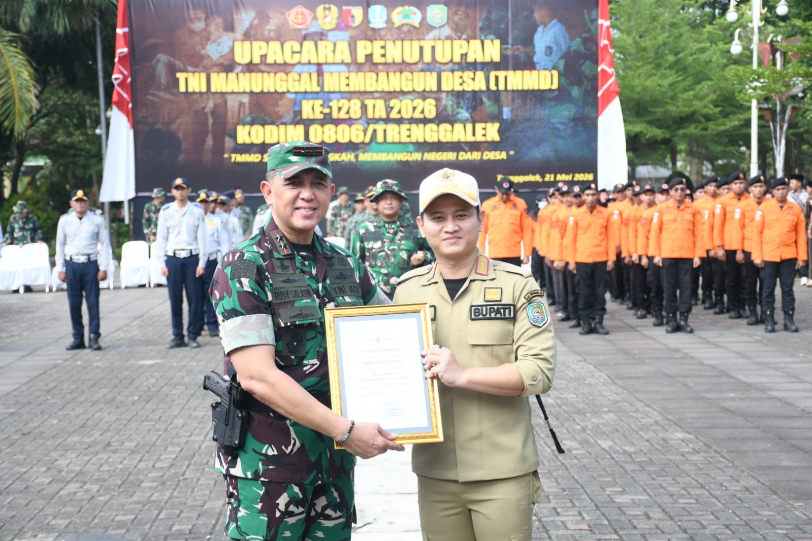 Read more about the article TMMD ke-128 Trenggalek Sukses, Antusiasme dan Pengorbanan Warga Tuai Pujian