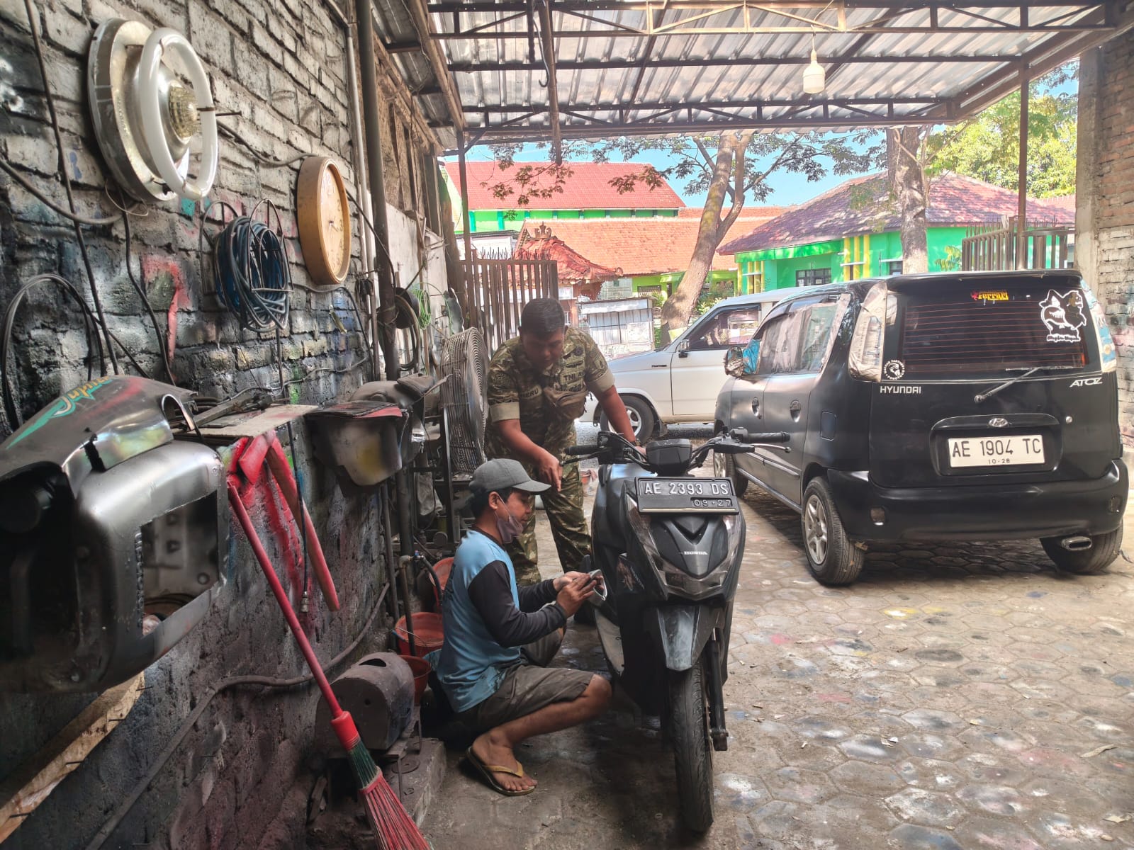 Read more about the article Komsos, Dorong Kesuksesan Tugas Babinsa Kodim Ponorogo di Desa Binaan