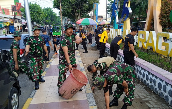 Read more about the article Bersatu untuk Kota yang Lebih Nyaman, TNI-Polri dan Warga Gelar Aksi ASRI di Lapangan Gulun