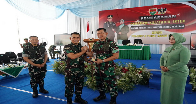 You are currently viewing Danrem 043/Gatam Dampingi Kunker Pangdam XXI/RI di Tulang Bawang