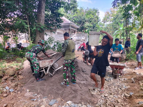 Read more about the article Jembatan Garuda Dibangun, Warga Senang dan Antusias Bekerja