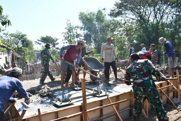 Read more about the article Senang Jembatan Garuda Datang, Warga Gotong Royong Bekerja dan Sajikan Hidangan