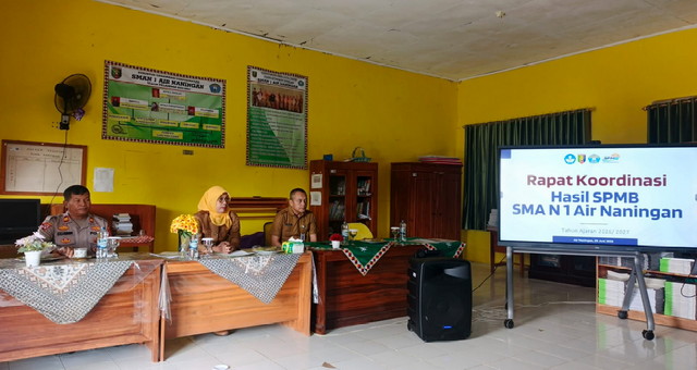 Read more about the article SMAN 1 Air Naningan adakan Rakor SPMB 2026/2027 dengan Para Kakon