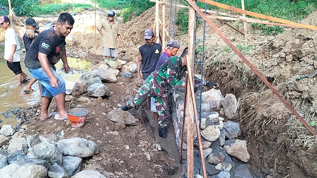 Read more about the article Jembatan Perintis Garuda Tahap V Dibangun Kodim Ponorogo, Berikut Progres Yang Dicapai