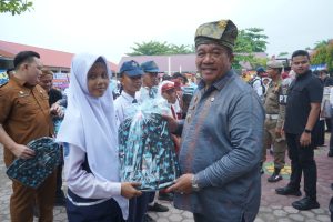 Read more about the article Bupati Asahan Pimpin Upacara Hardiknas 2026, Tegaskan Komitmen Mewujudkan Pendidikan Bermutu untuk Semua