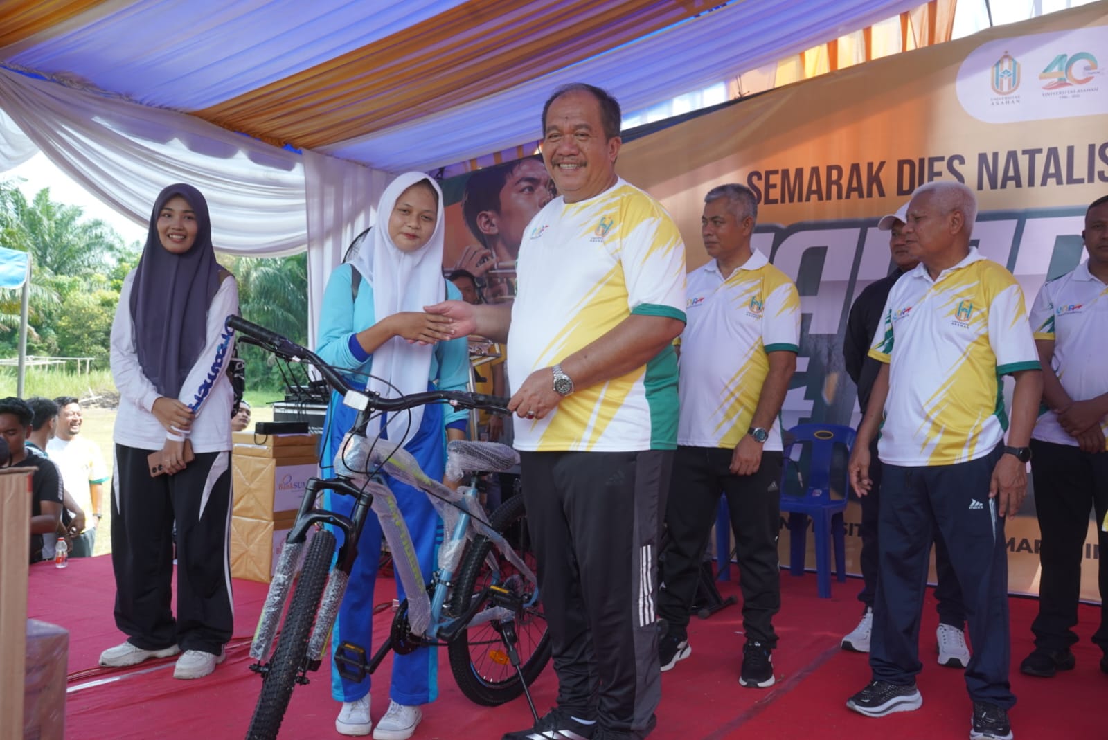 You are currently viewing Semarak Dies Natalis ke-40 UNA, Jalan Santai Pererat Kebersamaan Akademisi, Pemerintah, dan Masyarakat Asahan