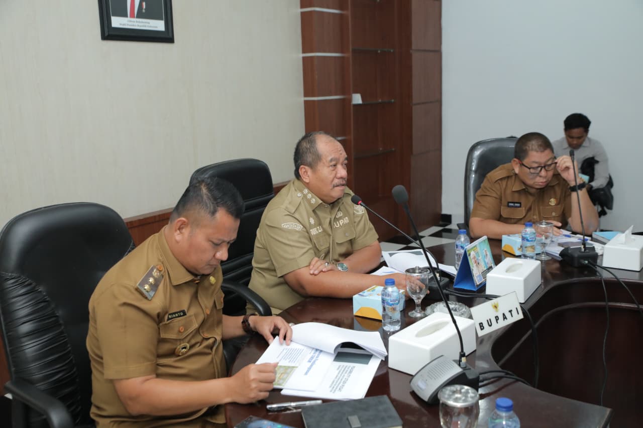 You are currently viewing Pemkab Asahan Matangkan Rencana Pusat UMKM, Bupati Terima Laporan Akhir Feasibility Study Gerai UMKM