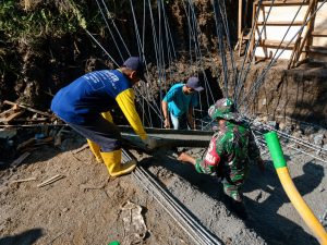 Read more about the article Jembatan Perintis Garuda Tahap V Dibangun, Asa Baru Penghubung Gemarang–Kare Mulai Terwujud