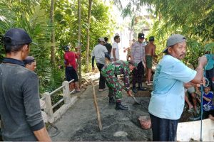 Read more about the article Gotong Royong Perbaikan Jembatan, TNI-Polri dan Warga Perkuat Kebersamaan di Trenggalek
