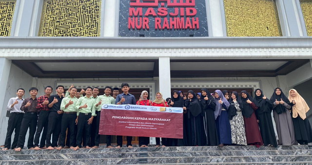 Read more about the article Dosen Hukum Bisnis IIB Darmajaya Gelar Edukasi Ruang Aman Pesantren di Ponpes Riyadhus Sholihin