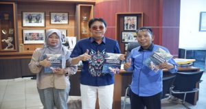 Read more about the article Tiga Dosen ini Terbitkan Buku Manajemen Pemasaran Era Society 5.0