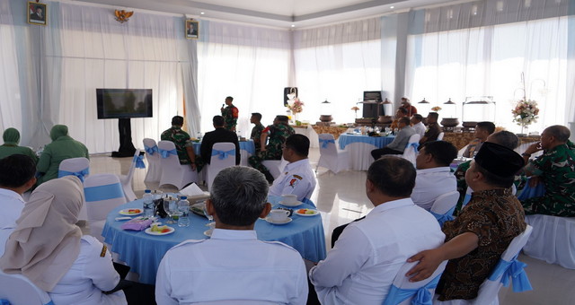 Read more about the article Komandan SSK Satgas, Lettu Purnomo, Paparkan Program TMMD 129 Kodim Bojonegoro