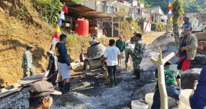 Read more about the article Gotong- Royong dan Kebersamaan antara Satgas TMMD dan Warga Wujudkan Satu Tujuan