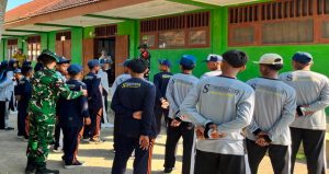 Read more about the article Satgas TMMD 129 Bojonegoro Tanamkan Disiplin, Cinta Tanah Air Melalui Pelatihan PBB Siswa SMP Satu Atap Kesongo