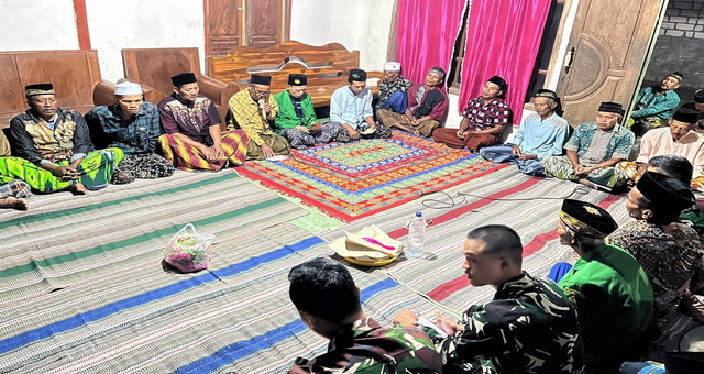 You are currently viewing Ikuti Tahlilan: Satgas TMMD 129 Bojonegoro Merajut Doa Bersama