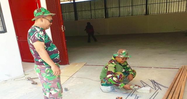 You are currently viewing Turun Tangan Potong Besi, Satgas TMMD 129 Bojonegoro Pastikan Musholla Rest Area Kesongo Berdiri Kokoh