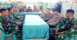 Read more about the article Pacu Target Pembangunan, Satgas TMMD 129 Bojonegoro dan Pemdes Kesongo Kumpul Strategi di Posko