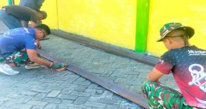 Read more about the article Satgas TMMD 129 Bojonegoro Percepat Pemotongan Besi Jembatan Brang Etan, Hadiah Spesial bagi Warga Kesongo