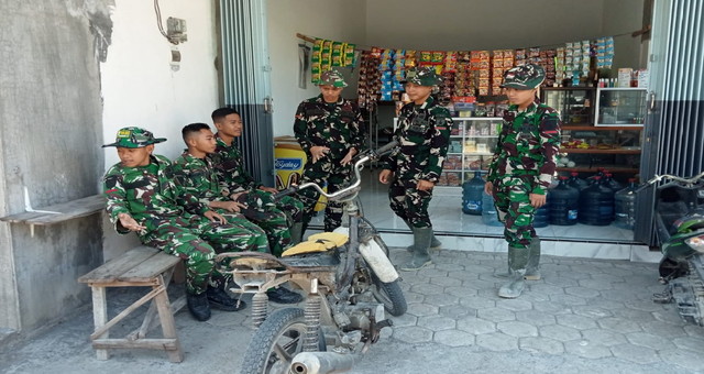 Read more about the article Warung Bu Yanti Jadi ‘Oase’ Hangat Personel Satgas TMMD 129 Bojonegoro