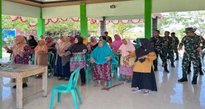 Read more about the article Berpadu Ceria: TMMD 129 Bojonegoro Ajak Lansia Desa Kesongo Senam Sehat
