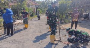 Read more about the article Menembus Batas Lelah, Menyatu dengan Rakyat: Satgas TMMD 129 Bojonegoro Kebut Pembangunan Jalan Mundu