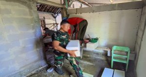 Read more about the article Semangat Gotong Royong Ngebut! Satgas TMMD 129 Bojonegoro Garap Rumah Koko Margono