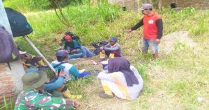 Read more about the article Momen Hangat TMMD 129 Bojonegoro: Ngopi Lesehan di Pinggir Jalan, TNI dan Warga Menyatu Tanpa Jarak