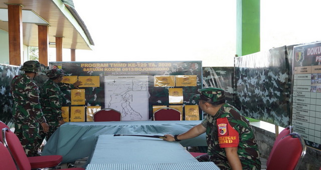 Read more about the article Cek Pusat Kendali Operasional: Danstgas TMMD 129 Bojonegoro Pastikan Data Progres Presisi